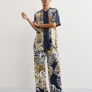 Women’s Leaf Print Round Neck Relaxed Shirt